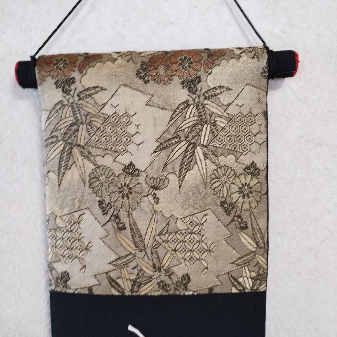 独楽を回すうさぎと炬燵うさぎ・押し絵・古布・縮緬細工・タペストリー　2