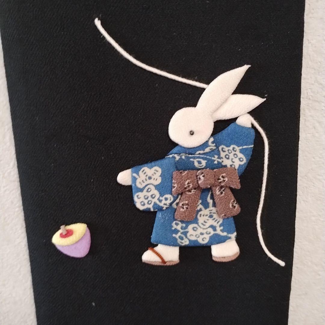 独楽を回すうさぎと炬燵うさぎ・押し絵・古布・縮緬細工・タペストリー　2