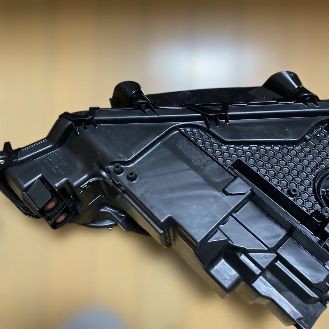 [値下げ中] トヨタ　ハリアー80系　純正LED左ヘッドライト