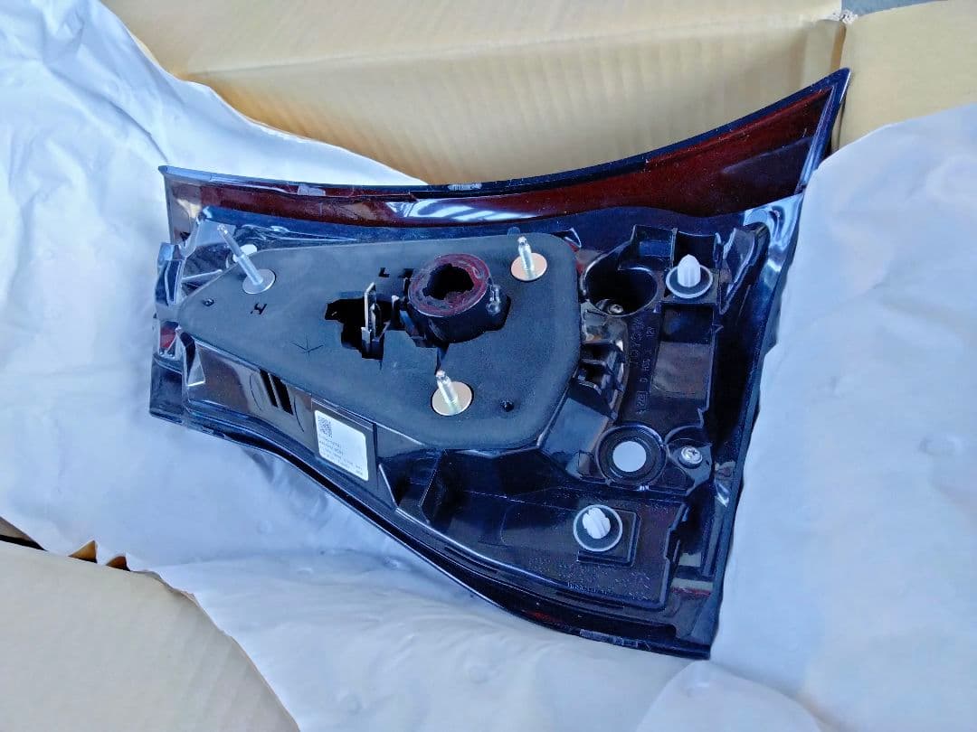 ヤリスクロス　MXPJ10　左テールレンズ 2点