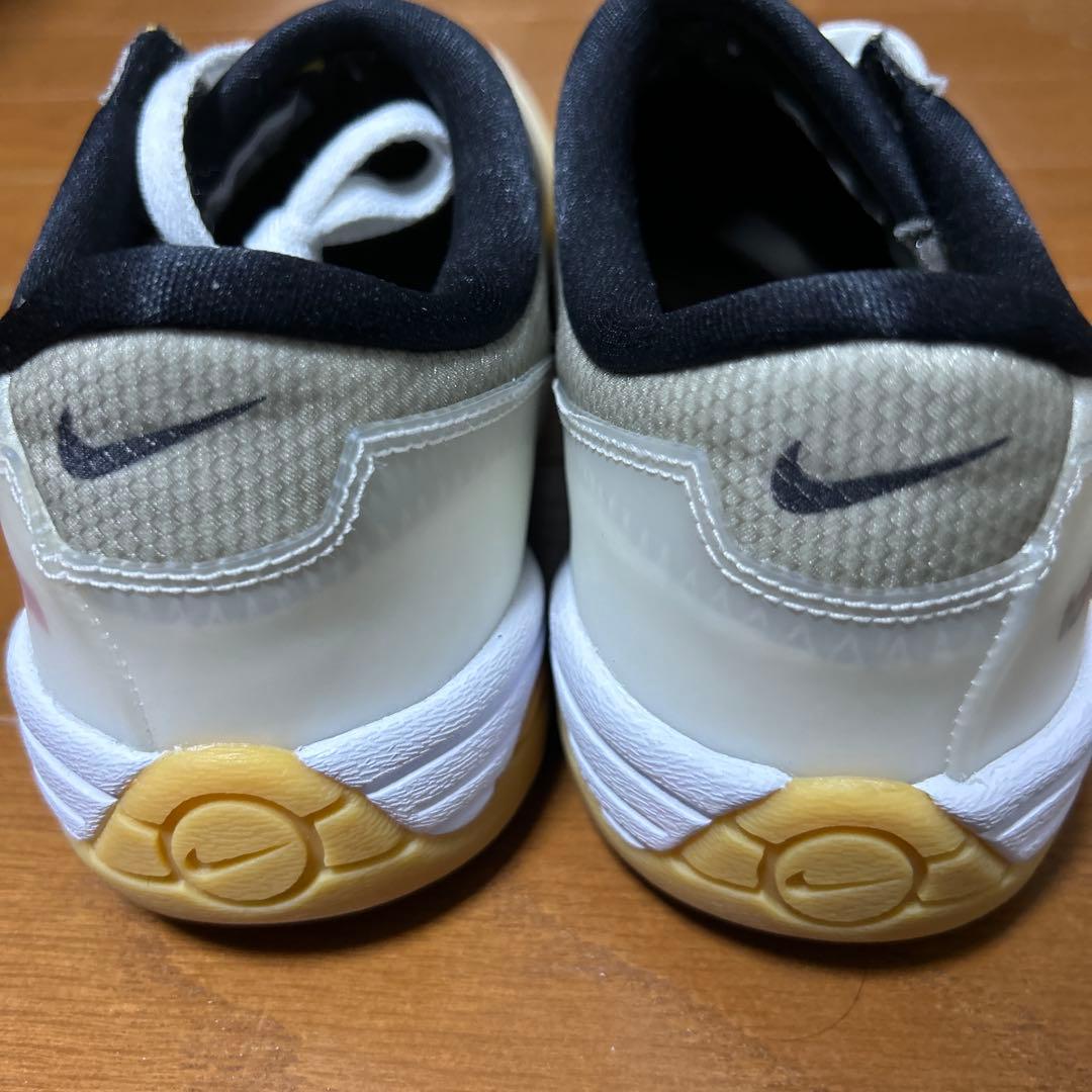 Nike T90 フットサルシューズ ホワイト/ベージュ