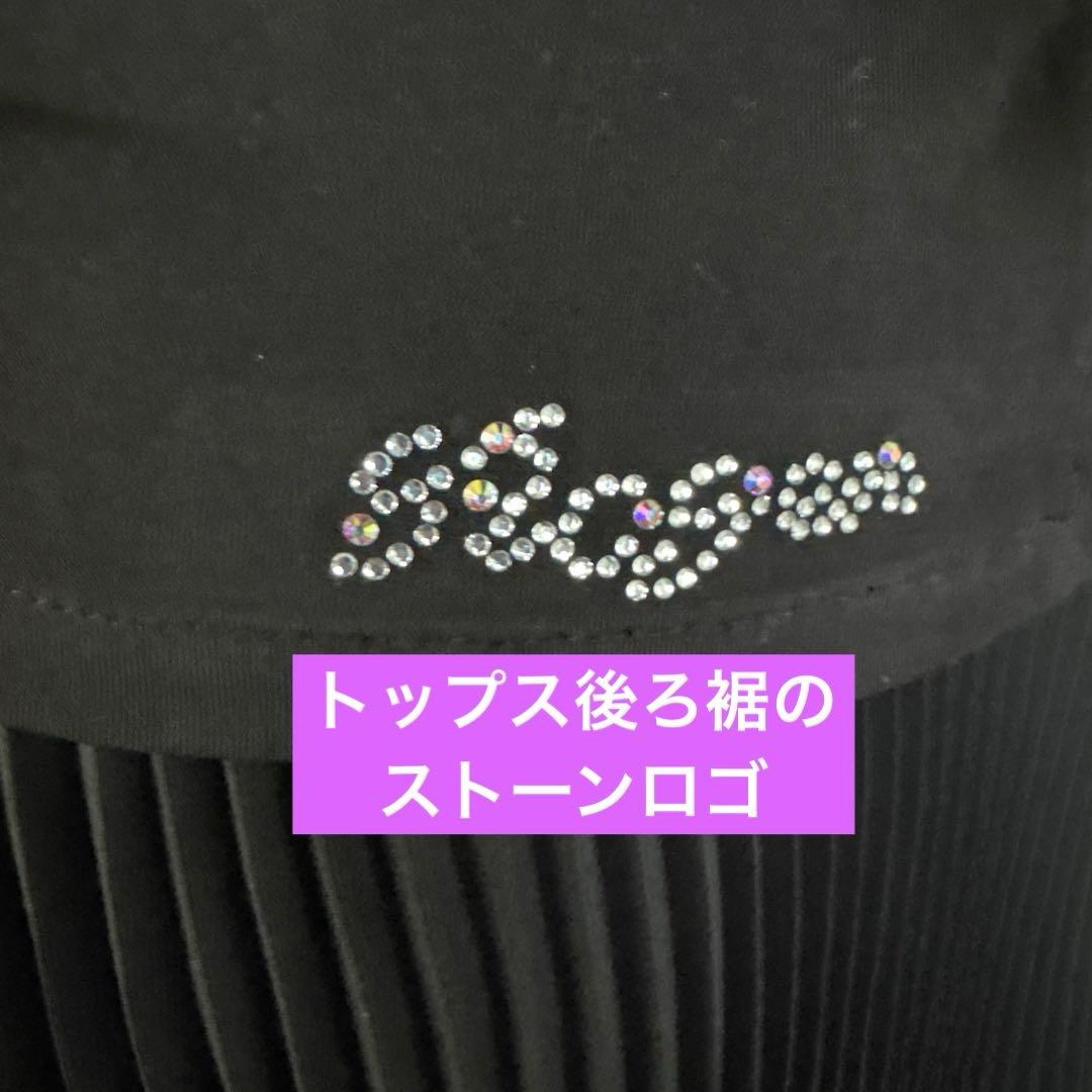 社交ダンスレッスンウェア　Roger プリーツ花柄セットアップ、ロゴ付き