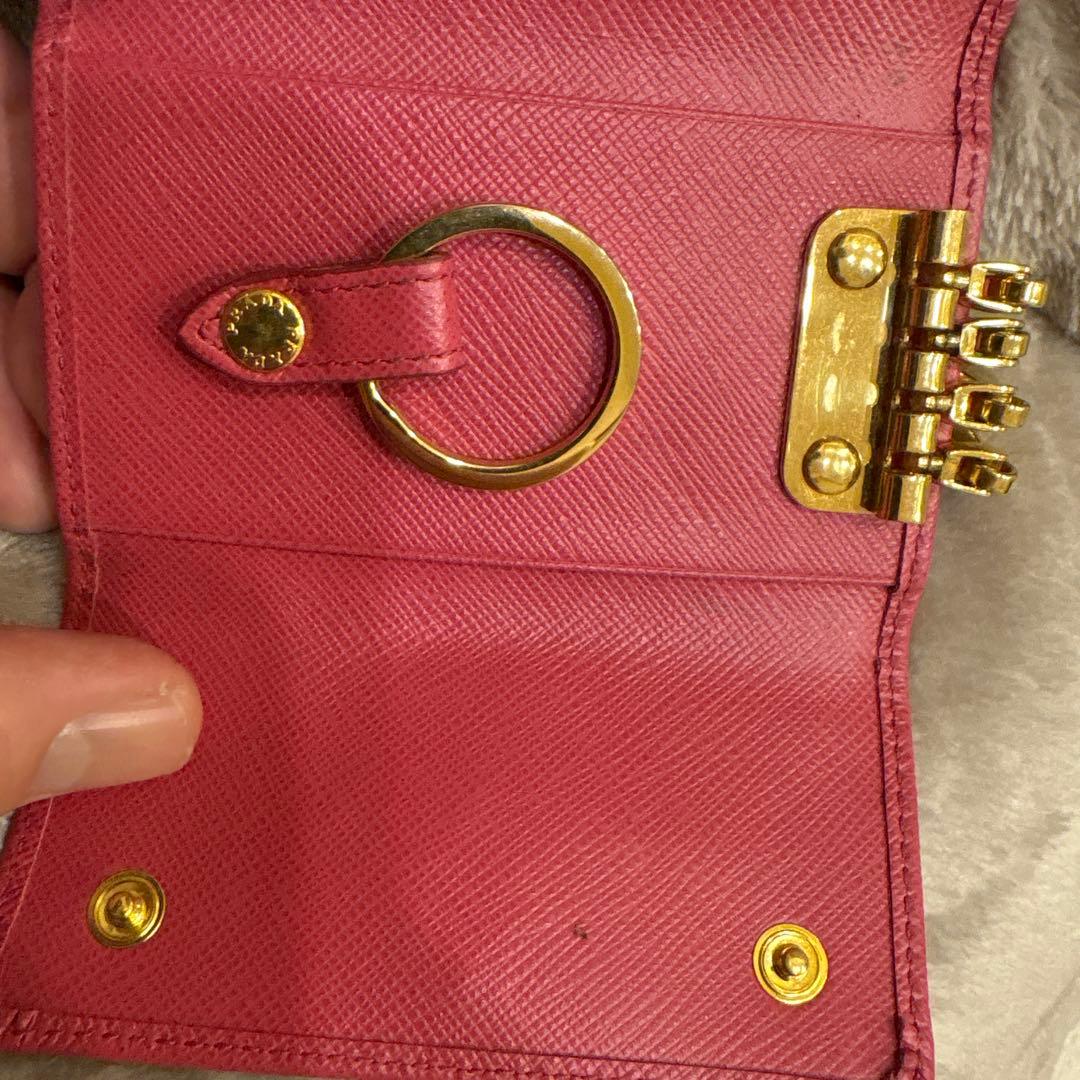 プラダ 4連 キーケース サフィアーノレザー ピンク系 ゴールドロゴ（中古）