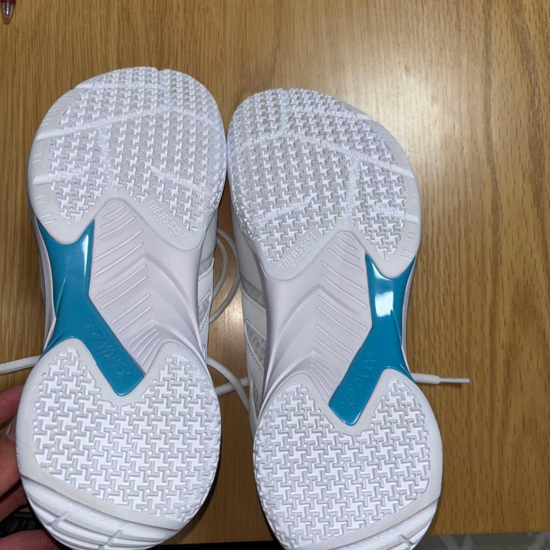 バドミントンシューズYONEXカスケードアクセル