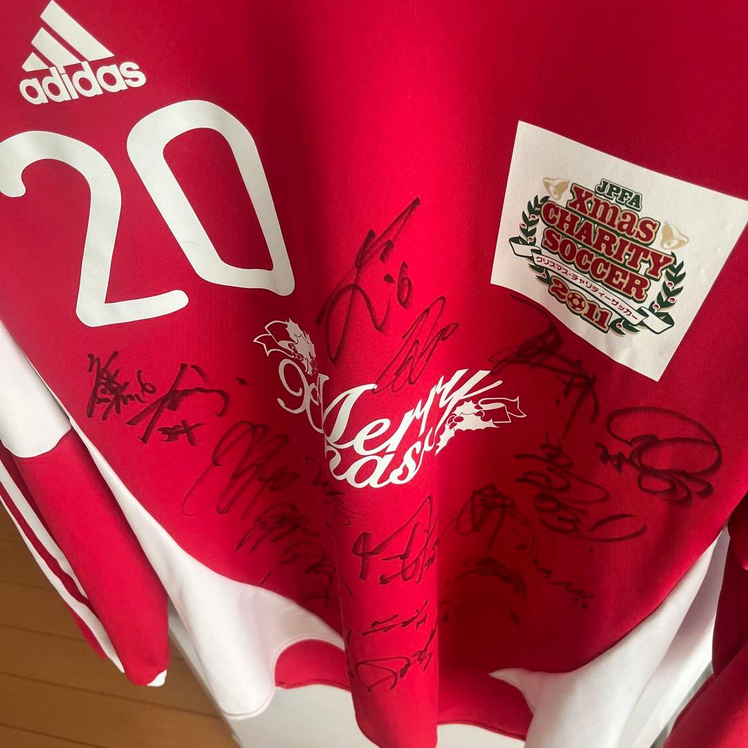 東日本大震災チャリティーマッチの出場選手サイン入りユニフォーム（日本代表選手多数