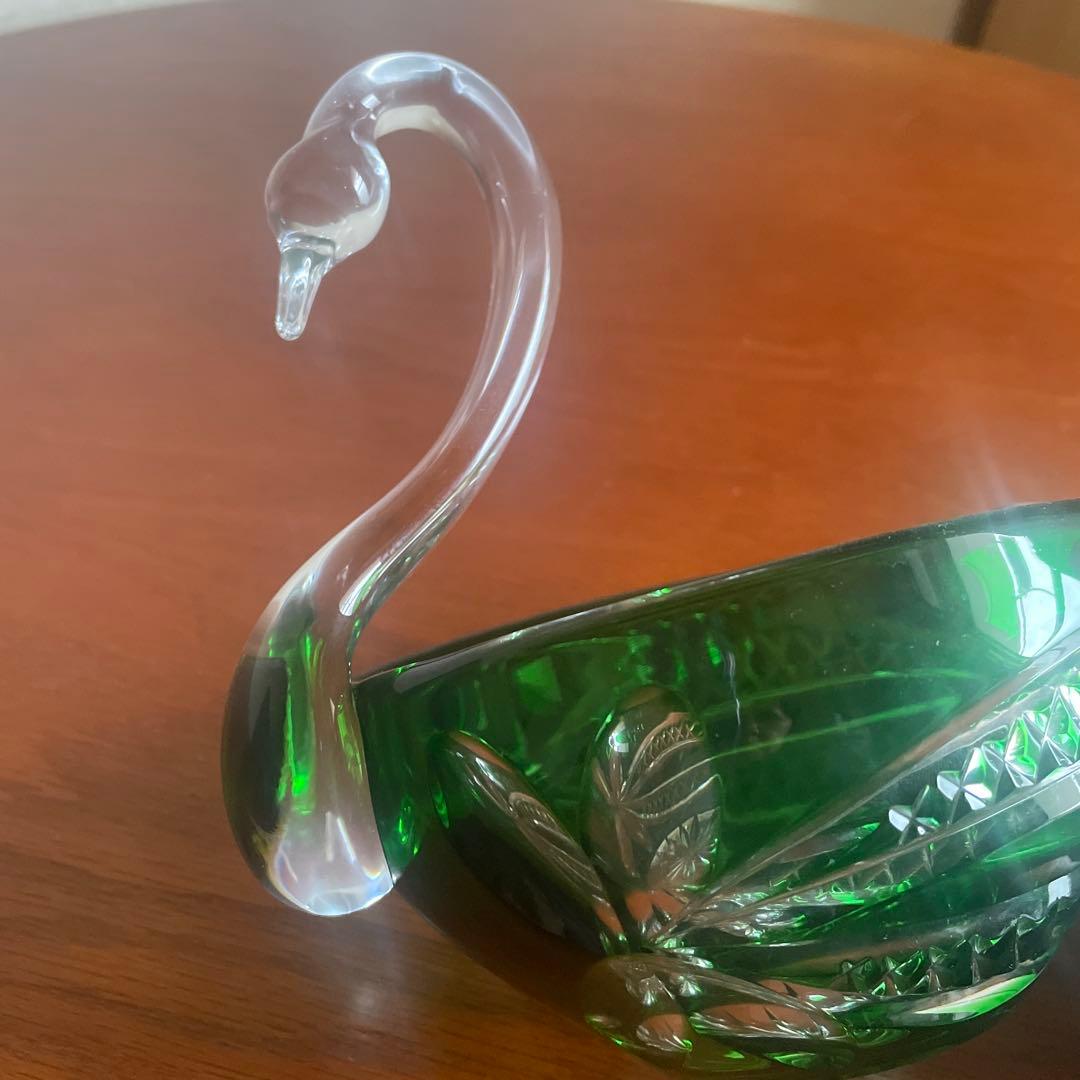 ボヘミアンガラス　グリーン　カットスワン