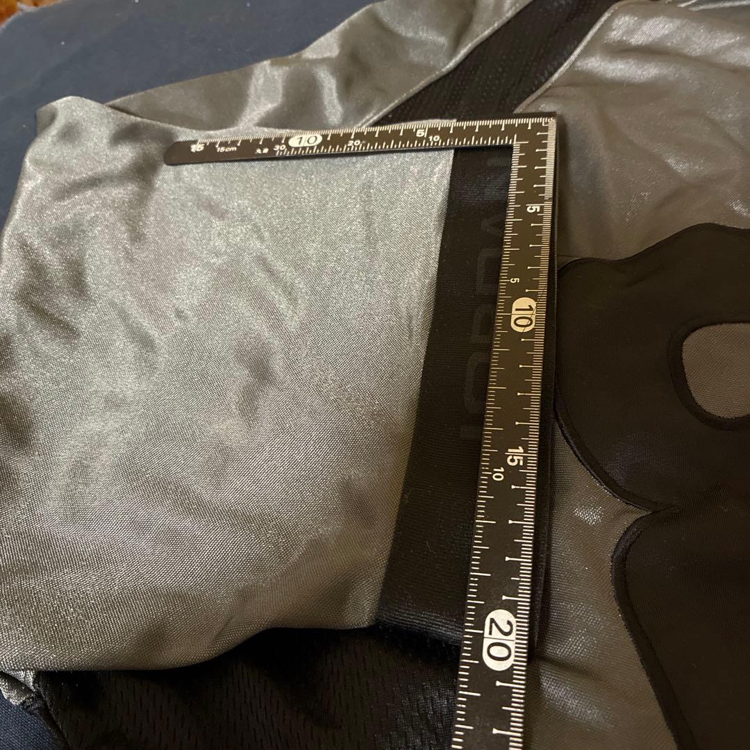 新品Jordan 84番号付きグレーシャツ