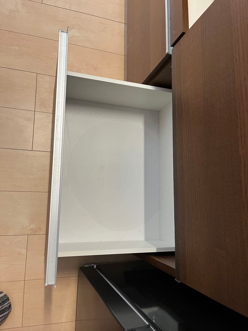 ブラウン木製キッチンカウンター カップボード