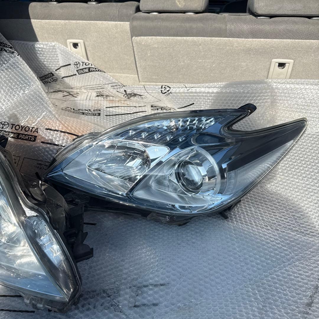 TOYOTA ヘッドライト 2個セット 新PRIUS….30