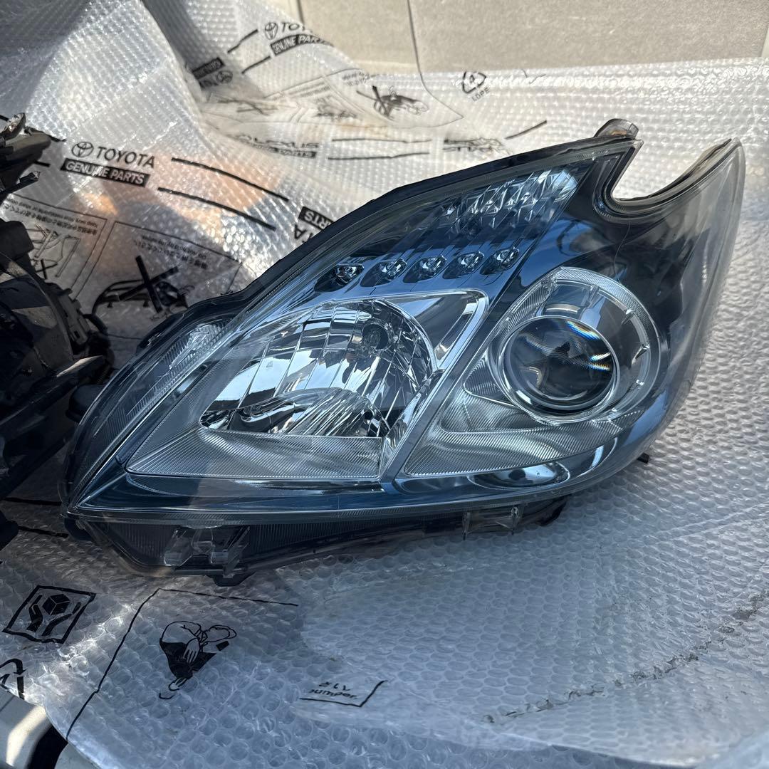 TOYOTA ヘッドライト 2個セット 新PRIUS….30