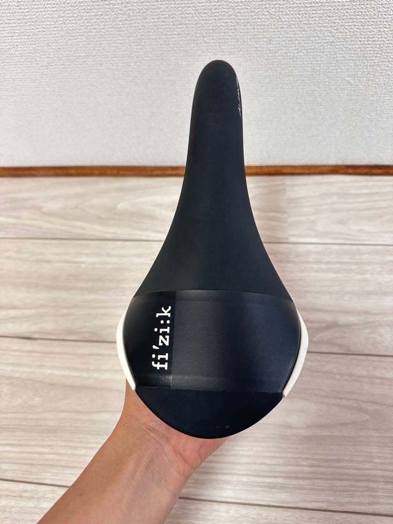 Fizik Aliante R1 Carbon サドル 143mm