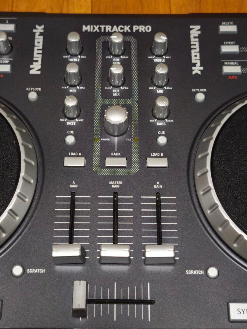 Numark Mixtrack Pro DJコントローラー
