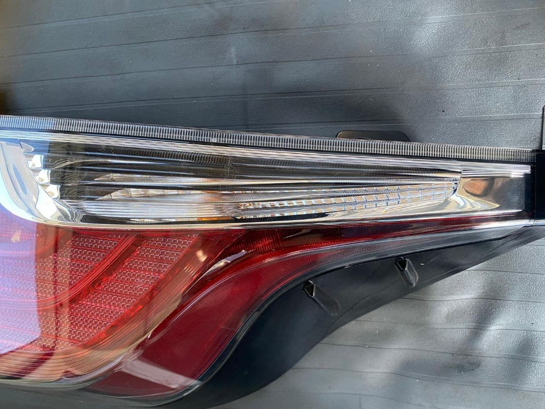 トヨタ アクア NHP10 純正 テールランプ 左右セット