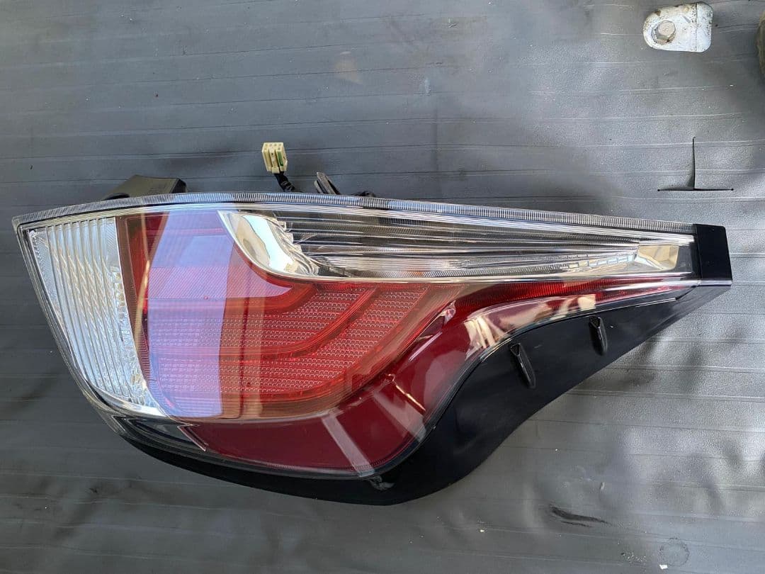 トヨタ アクア NHP10 純正 テールランプ 左右セット