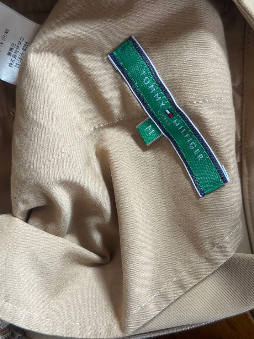 レディース、ゴルフパンツ ベージュ刺繍ロゴ、新品タグ付き！