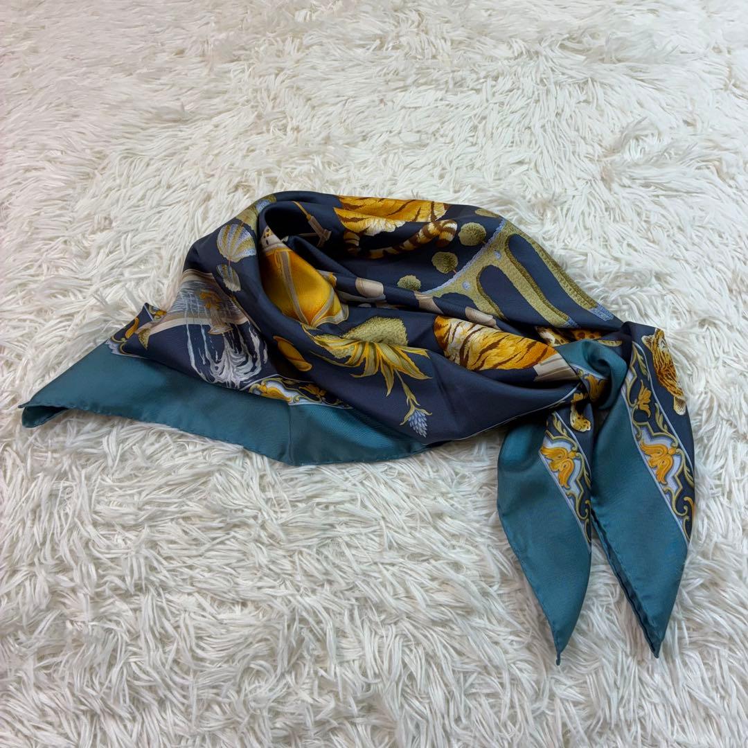 希少✨️サルバトーレ フェラガモ 大判スカーフ 虎ヒョウ柄 イタリア製87×87