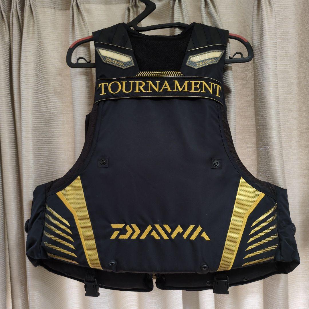 ア*ヤ様 Daiwa Tournament ライフジャケットM 黒/金ダイワ　ト