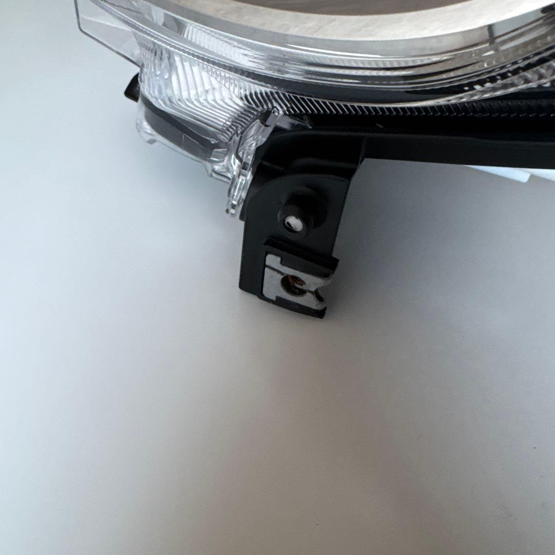 ムーヴキャンバス　la850s 左ヘッドライト