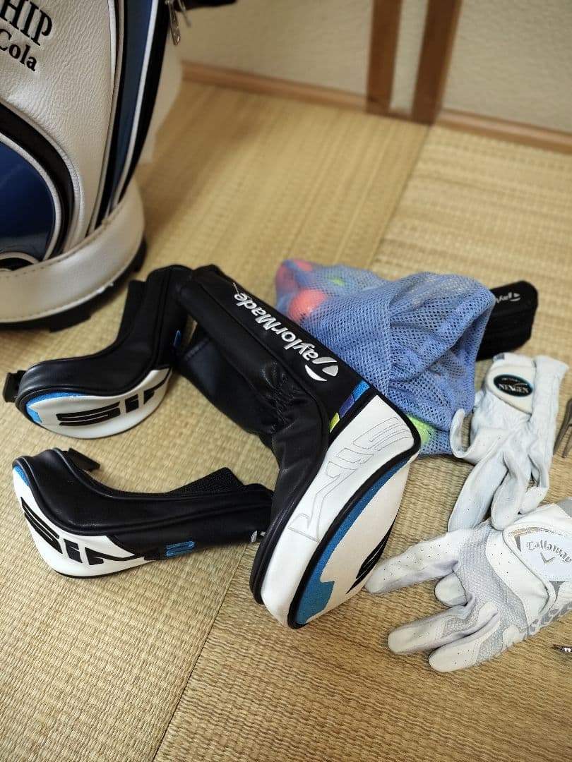 TaylorMade SIM2 ドライバー、ユーティリティ& アイアン小物セット