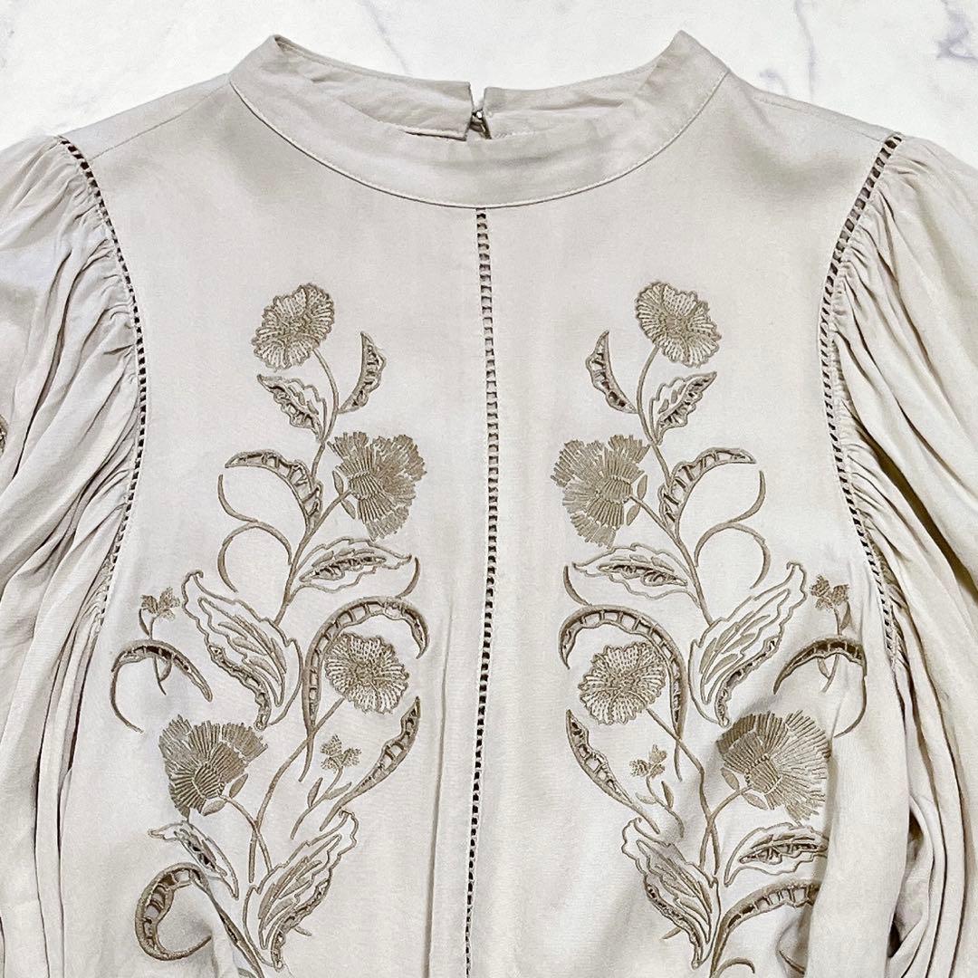 【本日限定価格】完売品✨アメリヴィンテージ エンブロイダリーパフブラウス 花刺繍