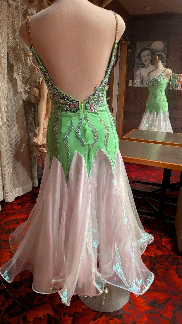 社交ダンスドレス 緑色 ビーズ装飾