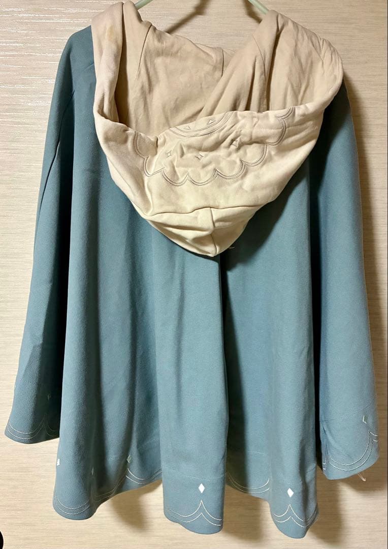 原神 ウェンティ 公式ポンチョ Sサイズ 特典アクスタ付 汚れ有