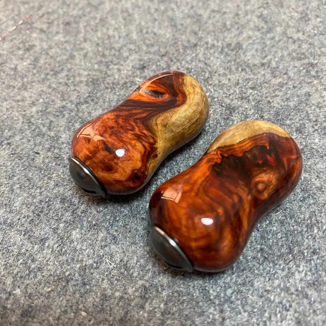 ハンドルノブ　極上本花梨 2点セット　ダイワ、シマノ通用　ネジ調整品付 10