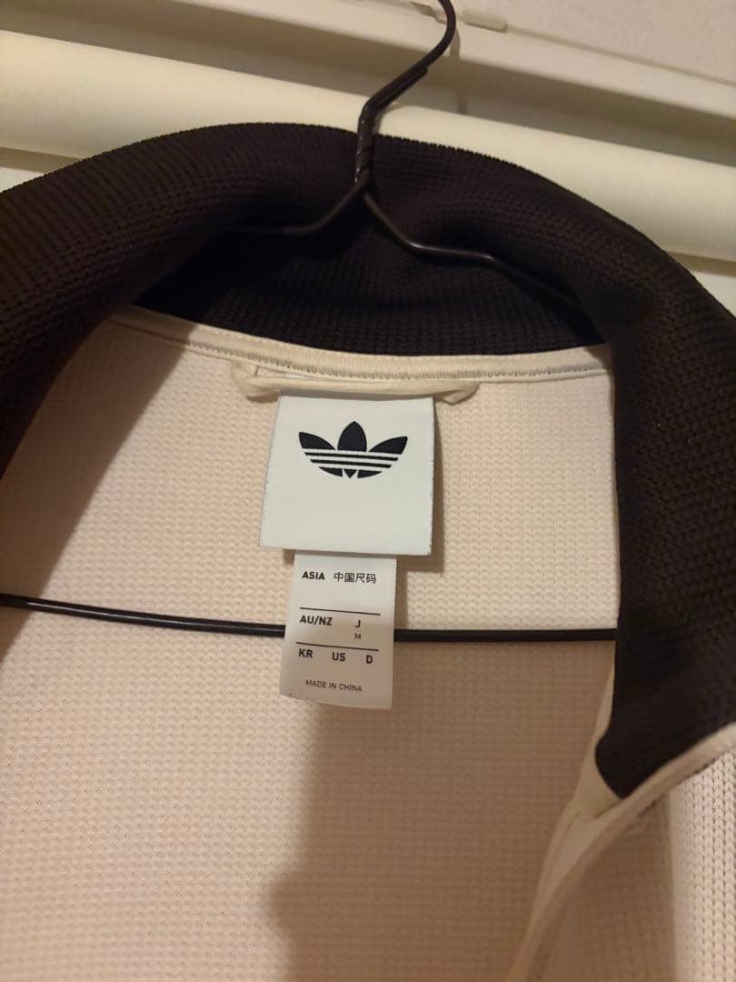 adidas クリーム色 ジップアップジャケット
