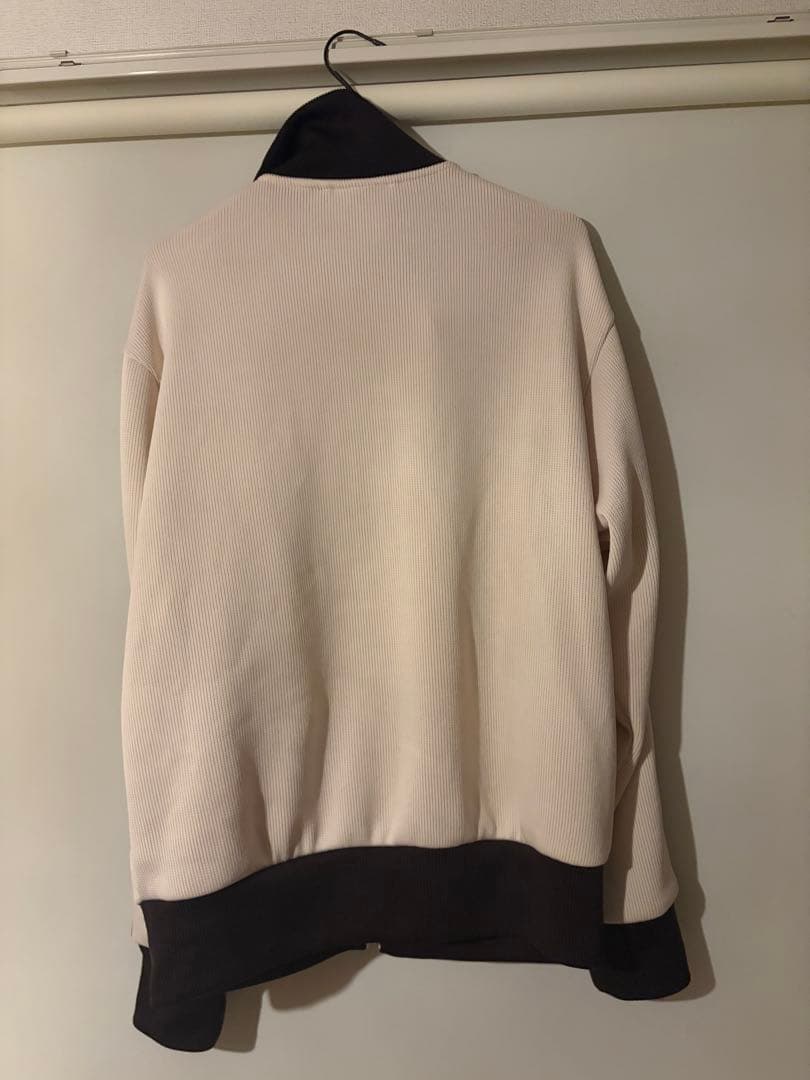 adidas クリーム色 ジップアップジャケット