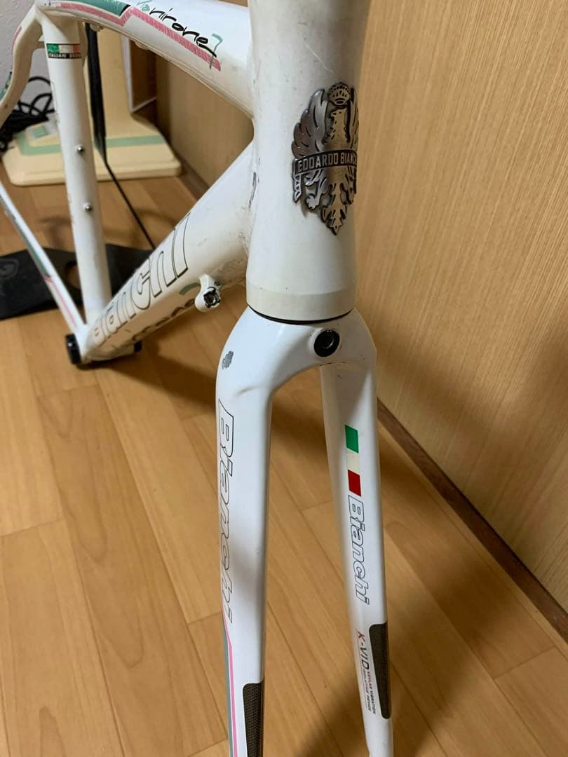 Bianchi ロードバイクフレーム Fizikサドル付き