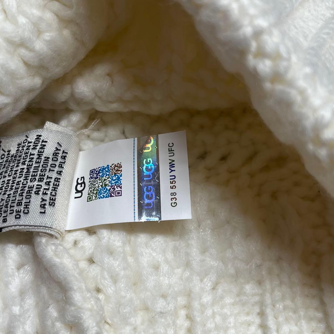 【新品未使用】UGG ポンポン付きニット帽 ホワイト　02