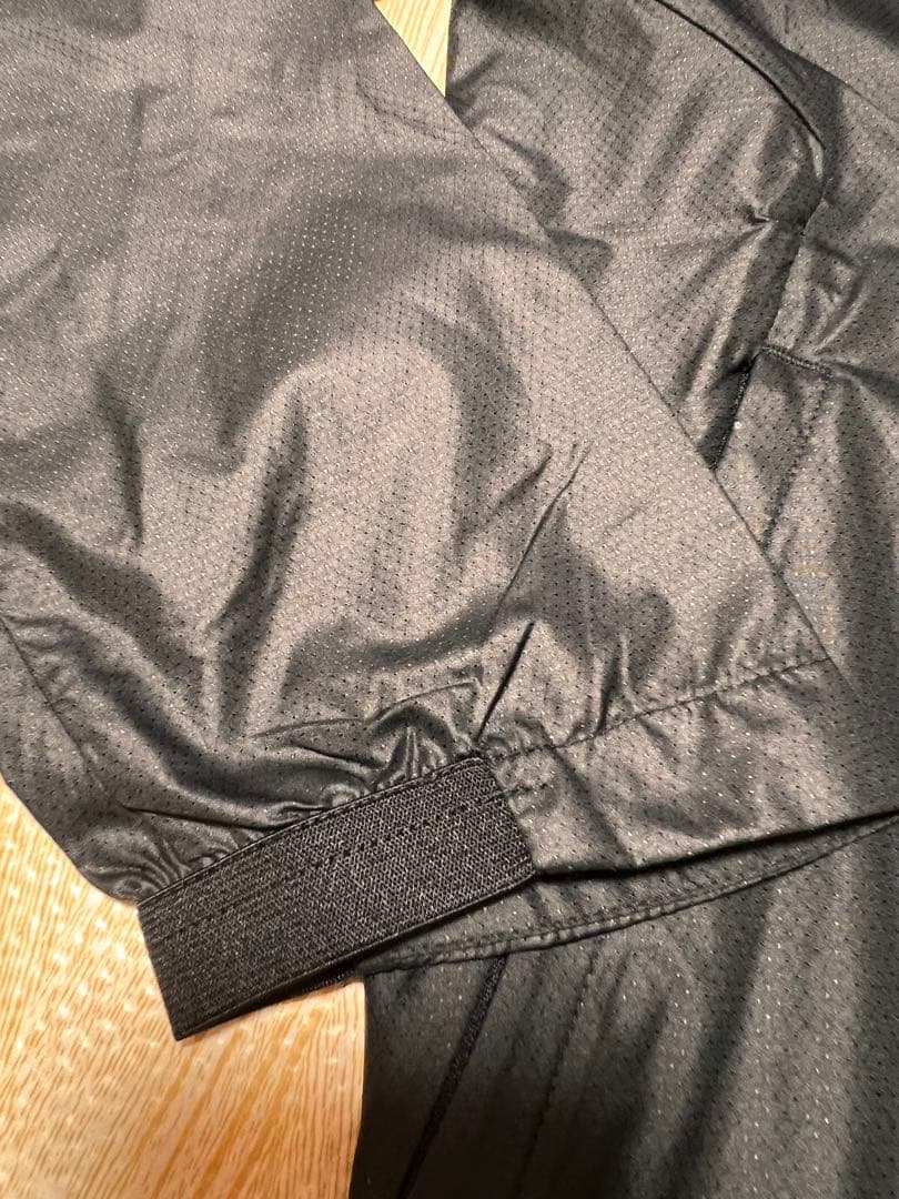 M☆新品☆ ナイキ　エッセンシャル フーデッド 軽量薄手ランニングジャケット