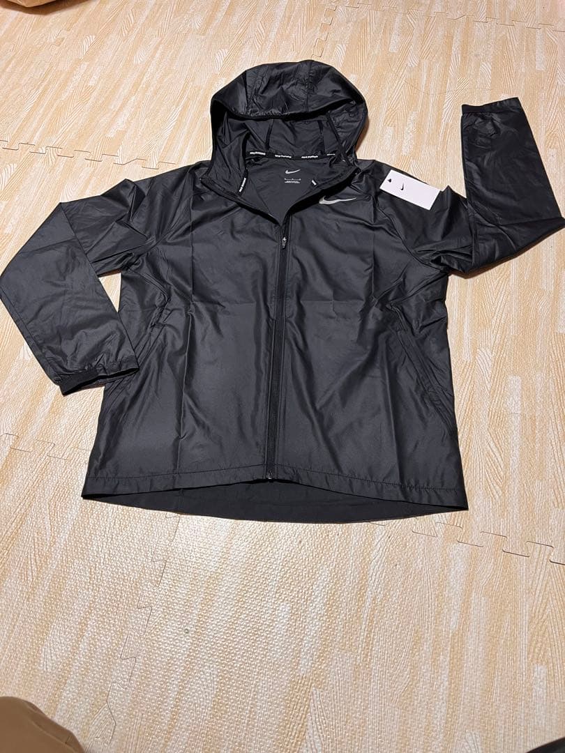 M☆新品☆ ナイキ　エッセンシャル フーデッド 軽量薄手ランニングジャケット
