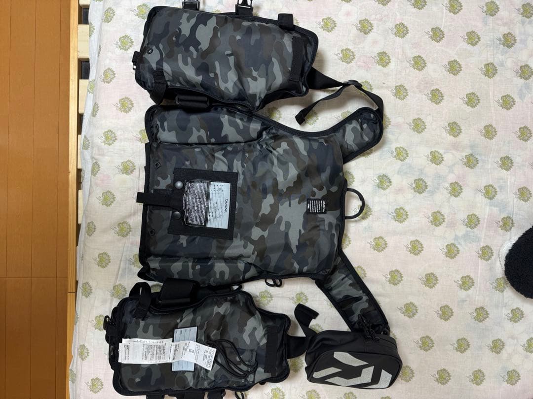 Daiwa フィッシングベスト ブラック 迷彩