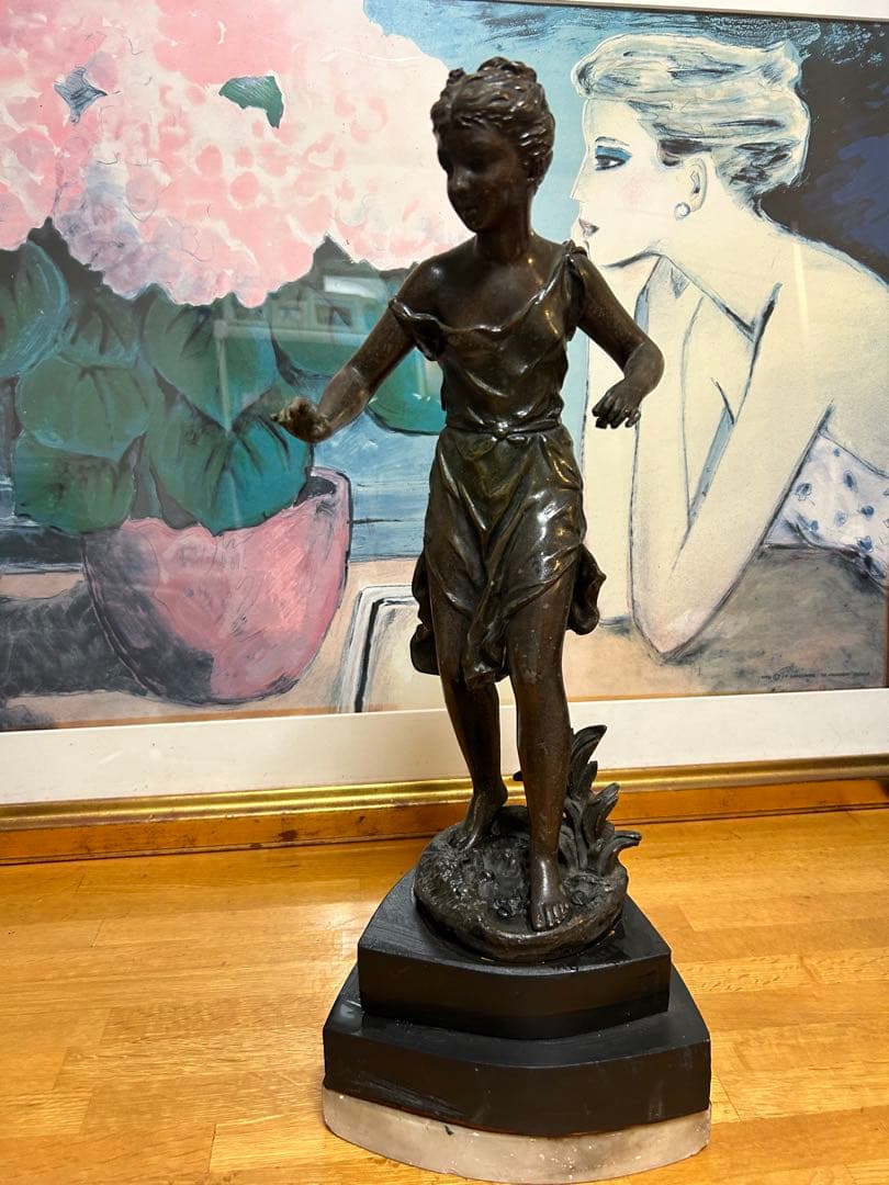ブロンズ像　女性の置物