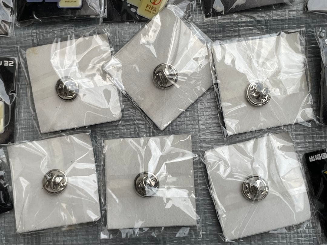 FIFA ワールドカップ2002 ピンズコレクション 69個　未使用保管品