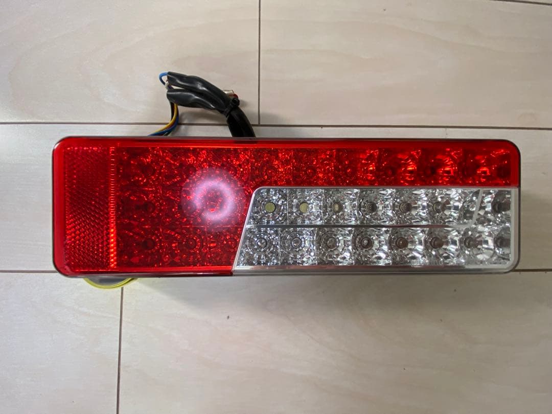 エブリィda17w用プラスラインテールランプ　ジャンク　りょう