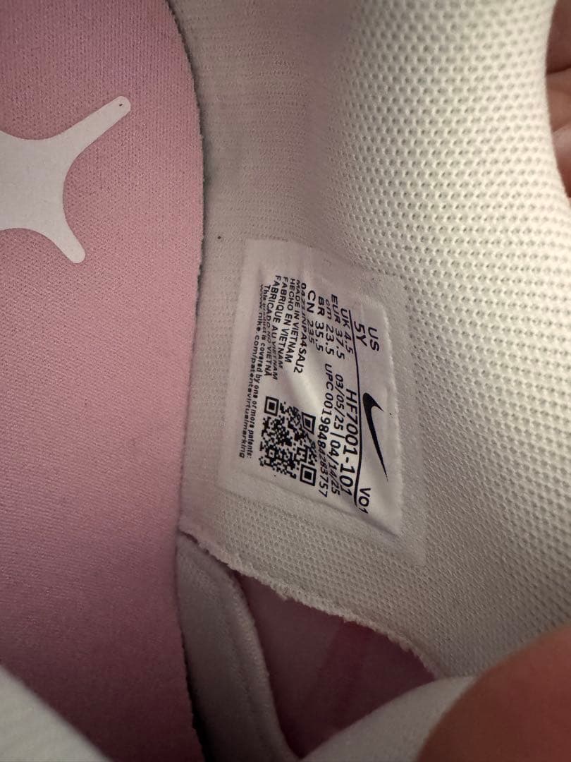 Nike ピンク/ホワイト バスケットシューズ 23.5
