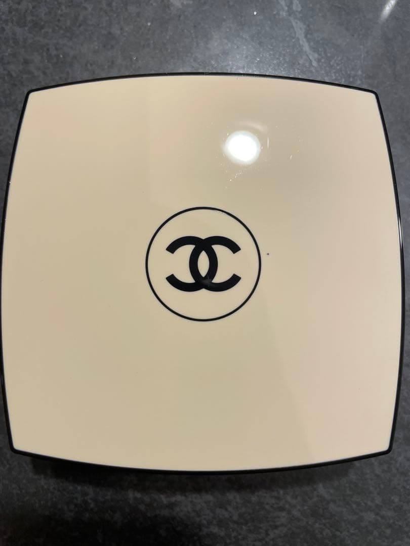 【美品】CHANEL レーヴル パレット ルガール アイシャドウ　ミディアム