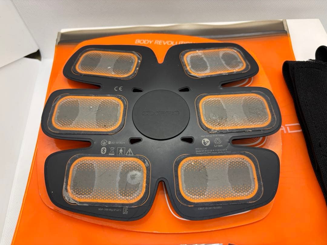 【超美品】新品パッド付　SIXPAD アブズフィット2(Abs Fit 2)