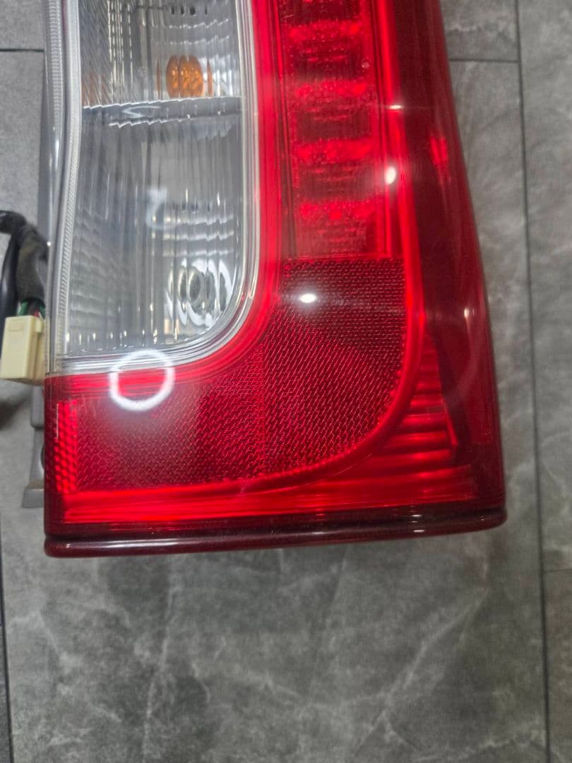 LA600S 　ダイハツ　タント　テールランプ