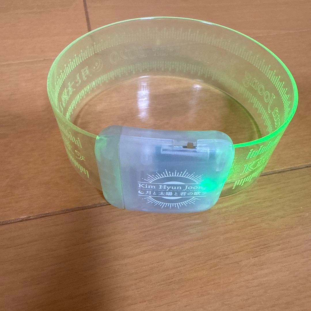 キム・ヒョンジュン　CDと『月と太陽と君の歌』のLEDブレスレット型ペンライト