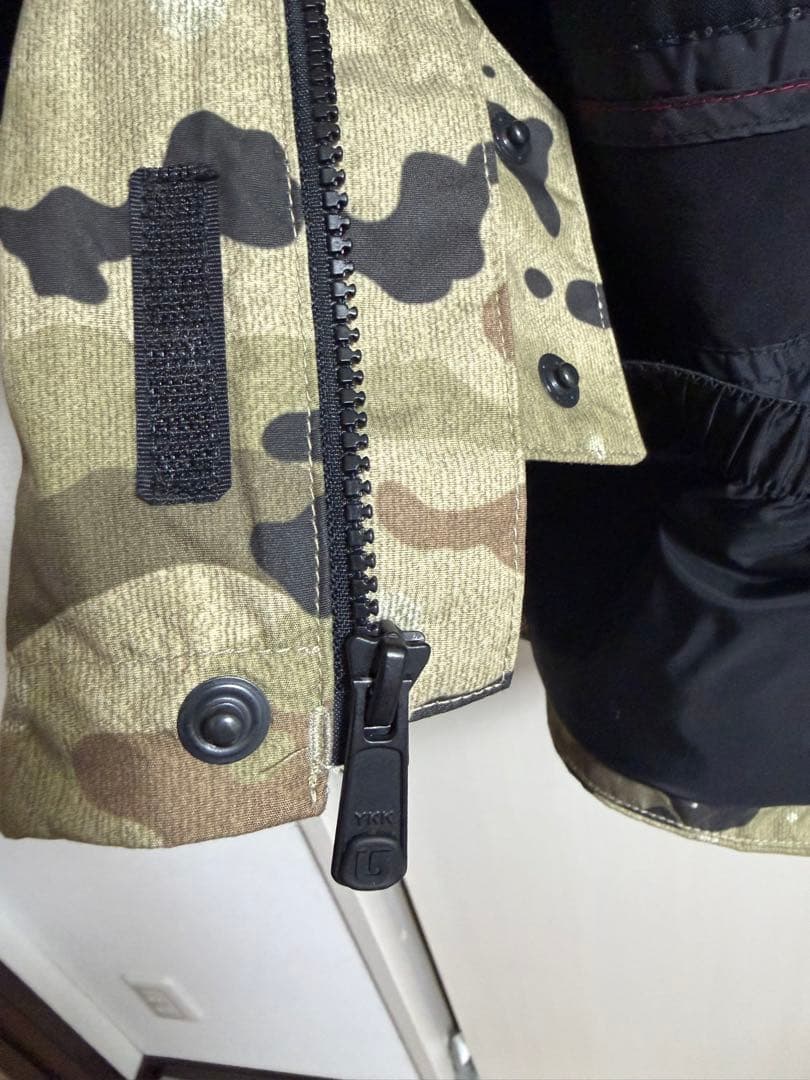 超美品　バートン　スノボーウェア　カモ　Ｌサイズ 1度だけタウンユースで着用