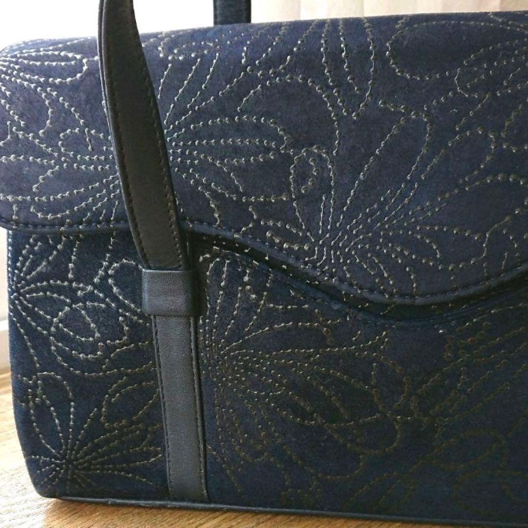 印伝屋　ハンドバック　ネイビー スエード 刺繍 和装用バッグ　横長　上品