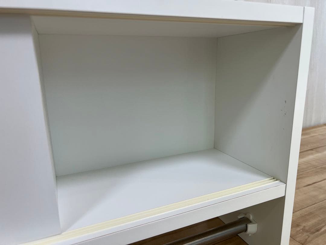 ホッチキスで壁面に取り付け可能なウォールシェルフ(ベルメゾン)