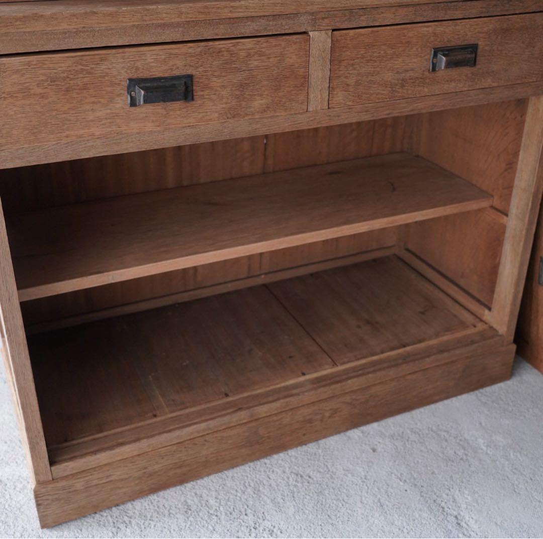 楢材のキャビネット