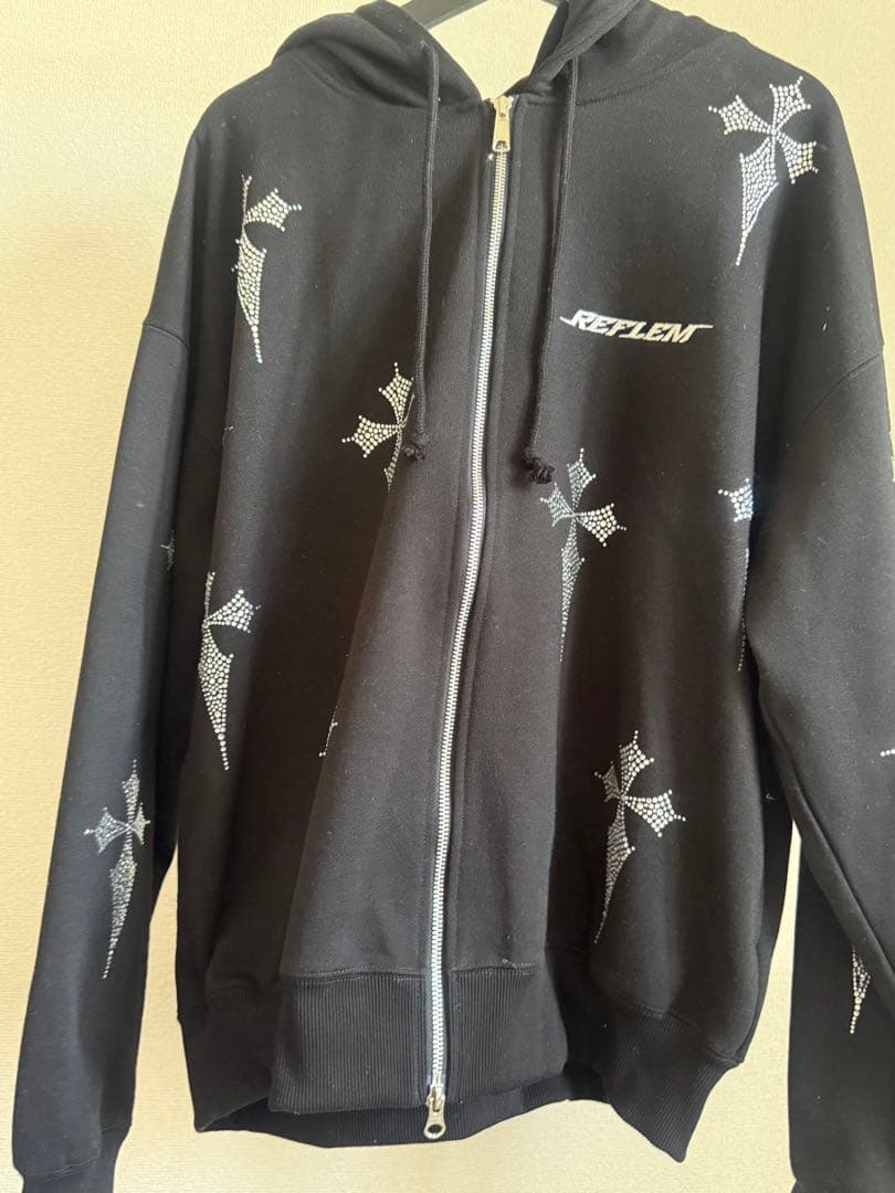 REFLEMクロス装飾 ブラックパーカー