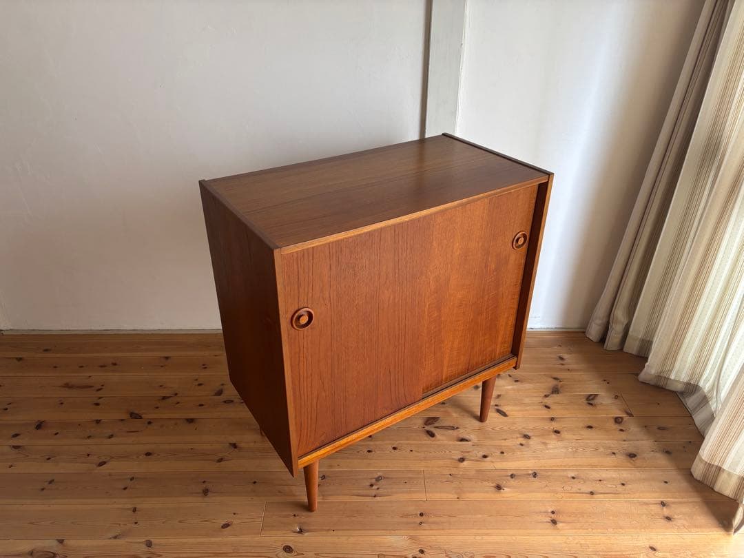 北欧ヴィンテージ　デンマーク　チーク　キャビネット