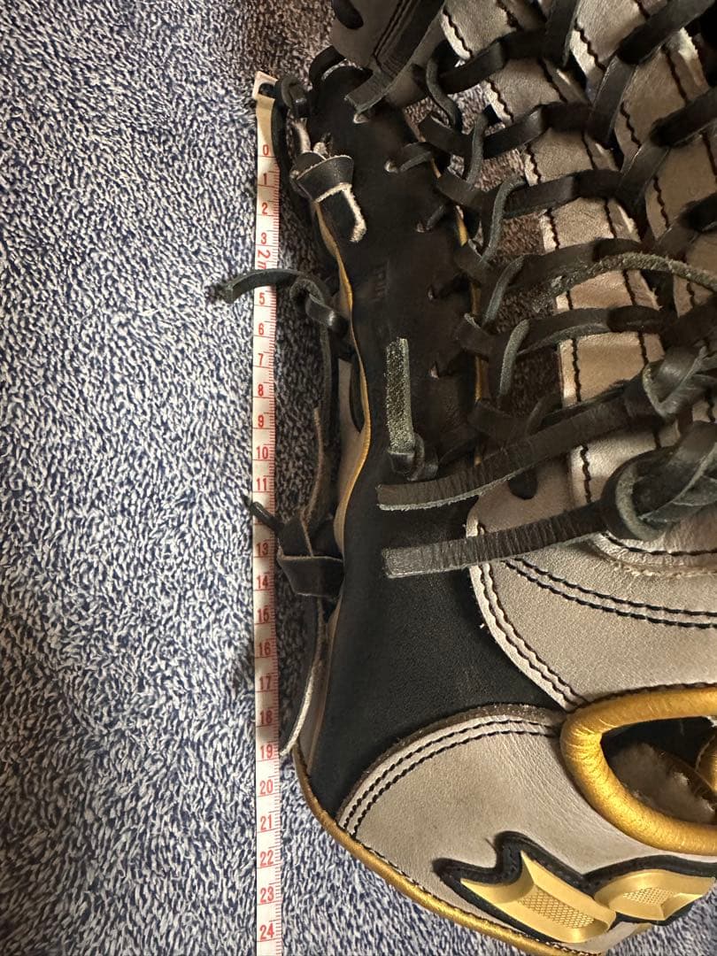 軟式野球グローブ 黒/グレ/金