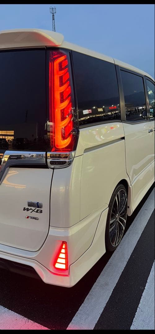 けんじーヴォクシー　ノア　エスクァイア　80系　メテオ テールランプ